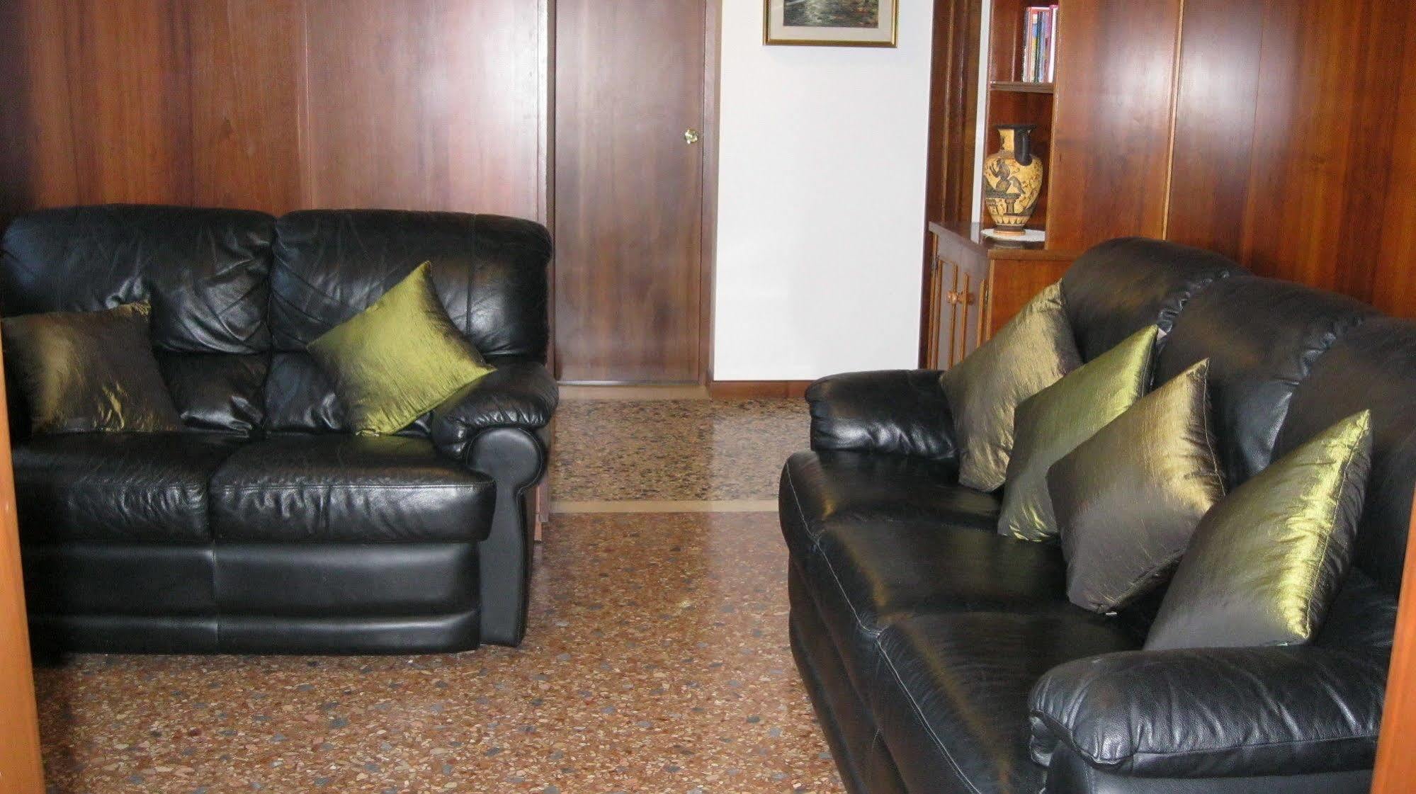 Ca' Delfina Holiday Home Venice Exterior photo