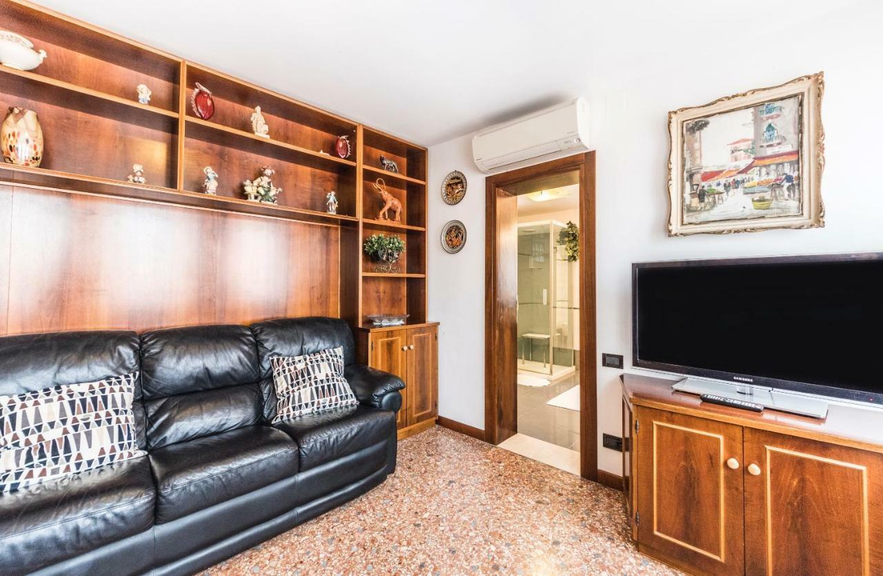 Ca' Delfina Holiday Home Venice Exterior photo